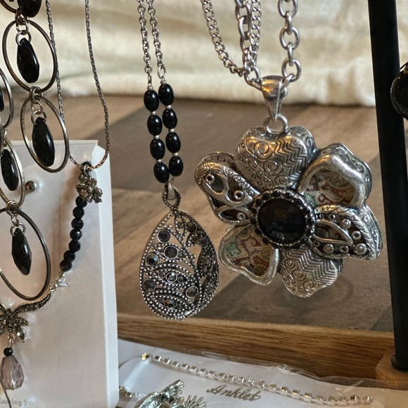 “Classy Lady” - Elegant Silver and Black Jewelry Set - Picture 5 of 16